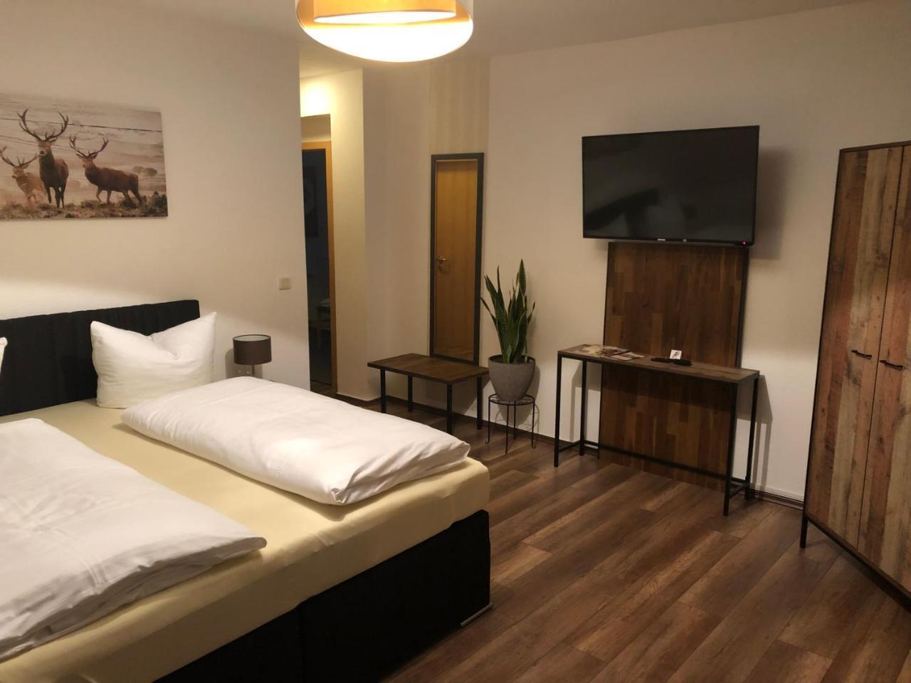 Hotel Garni Zum Rebstock ناومبورغ المظهر الخارجي الصورة
