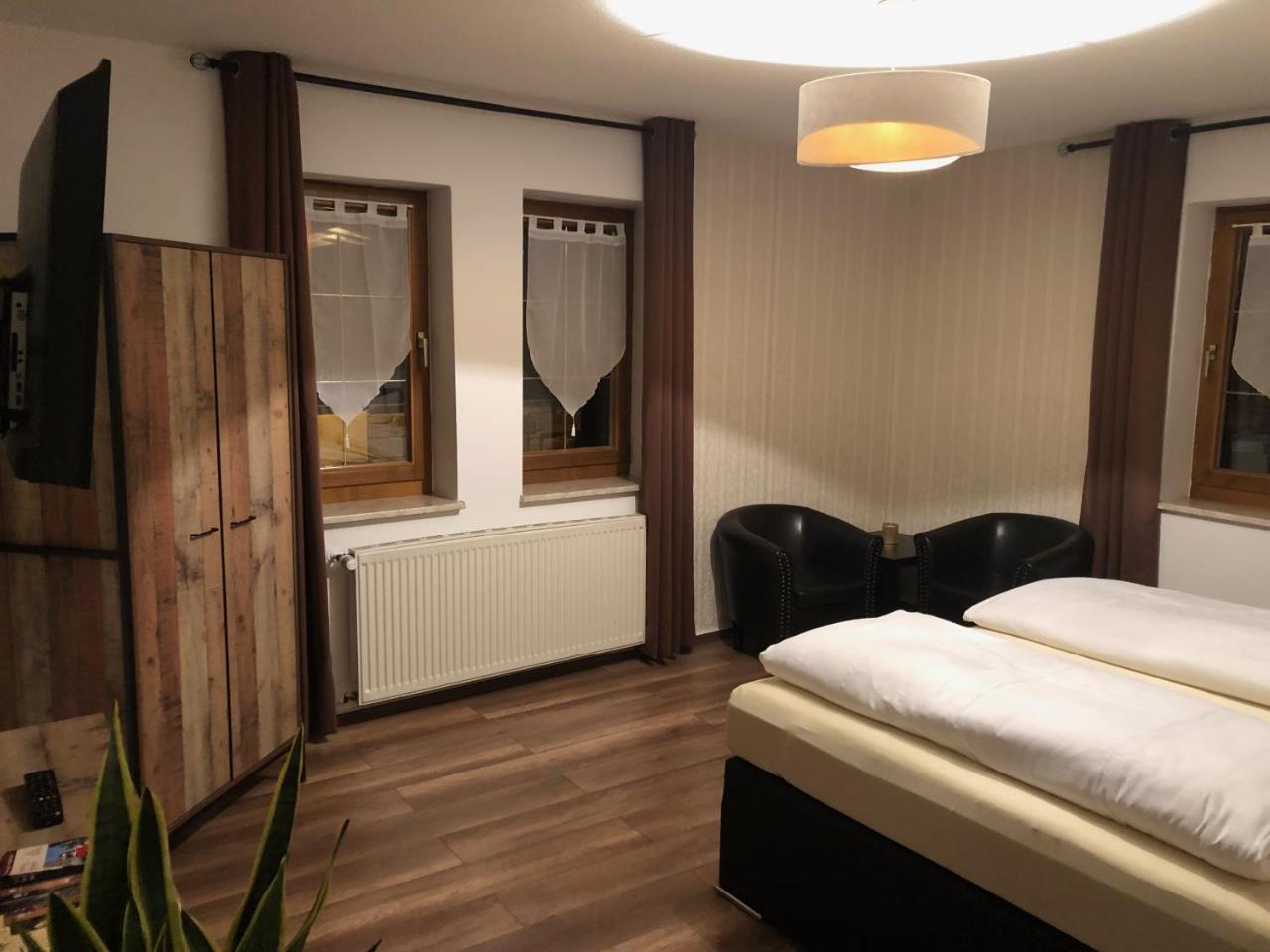 Hotel Garni Zum Rebstock ناومبورغ المظهر الخارجي الصورة