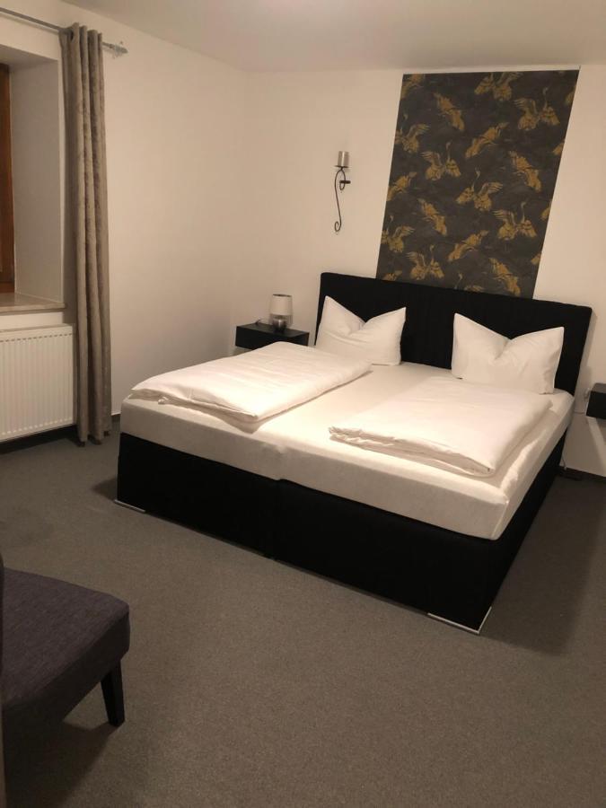 Hotel Garni Zum Rebstock ناومبورغ المظهر الخارجي الصورة